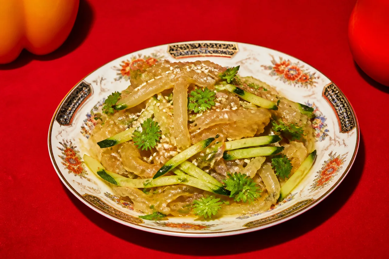 Salade de méduse à la chinoise (salade froide et croquante, sauce sésame-vinaigre)