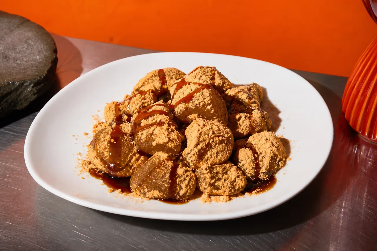 Warabi mochi au kinako et kuromitsu