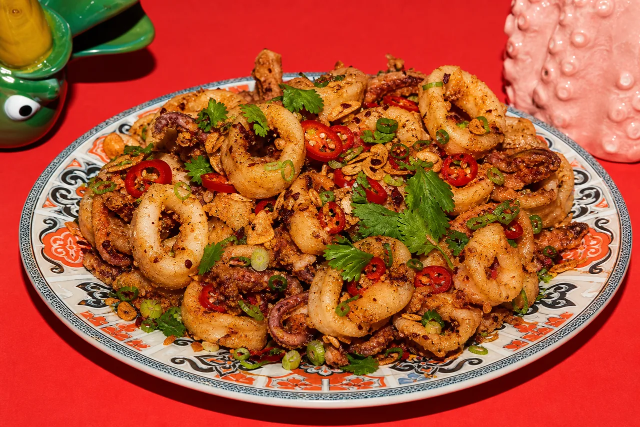 Calamars frits croustillants à l'ail et au piment