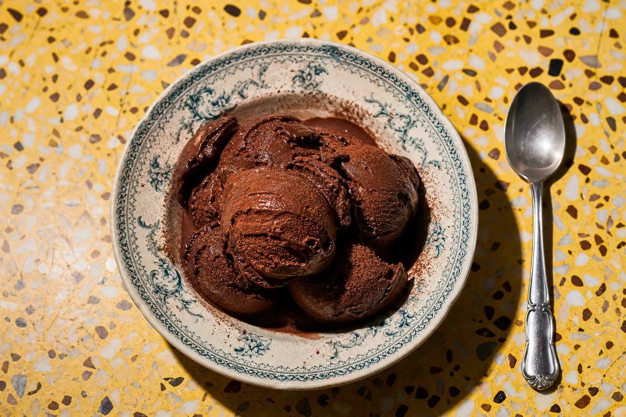 Glace chocolat noir intense au Creami