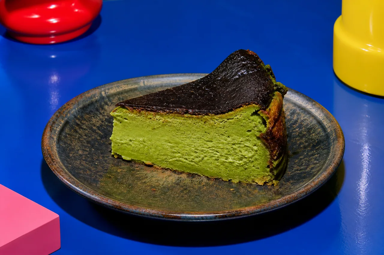 Basque burnt cheesecake au matcha