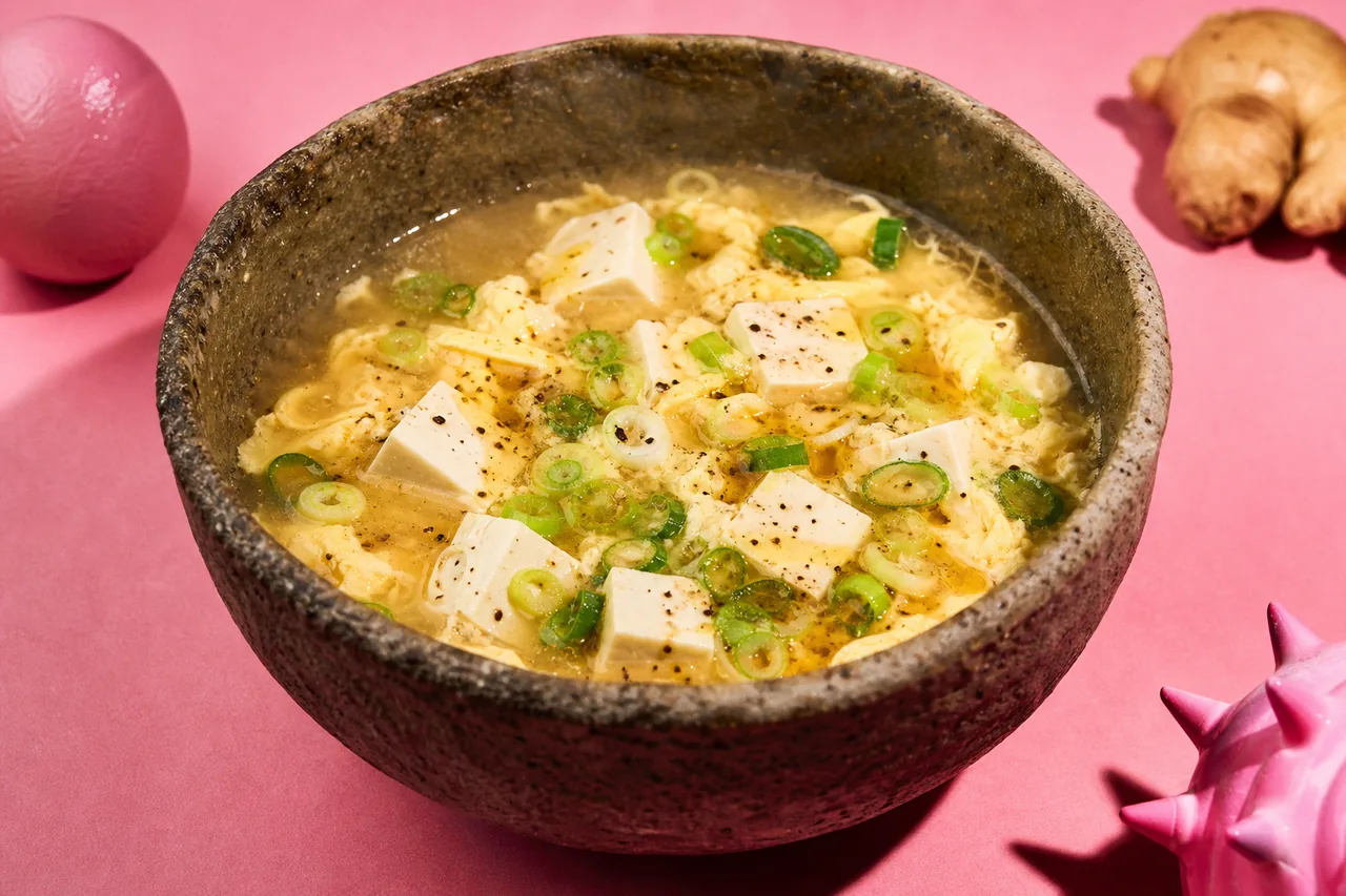 Soupe aux œufs et au tofu