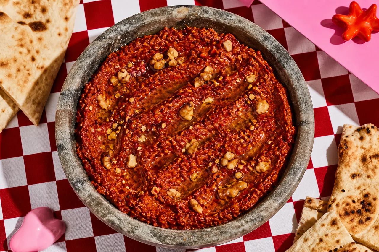 Muhammara traditionnelle d’Alep aux poivrons rouges et noix
