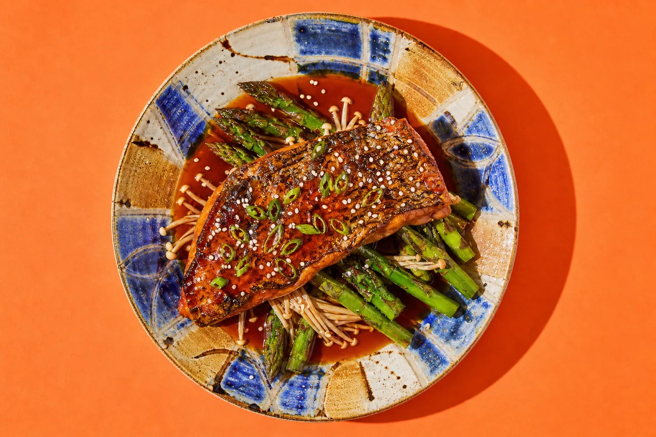 Aspe laqué façon bulgogi, asperges rôties et bouillon gochujang-poire