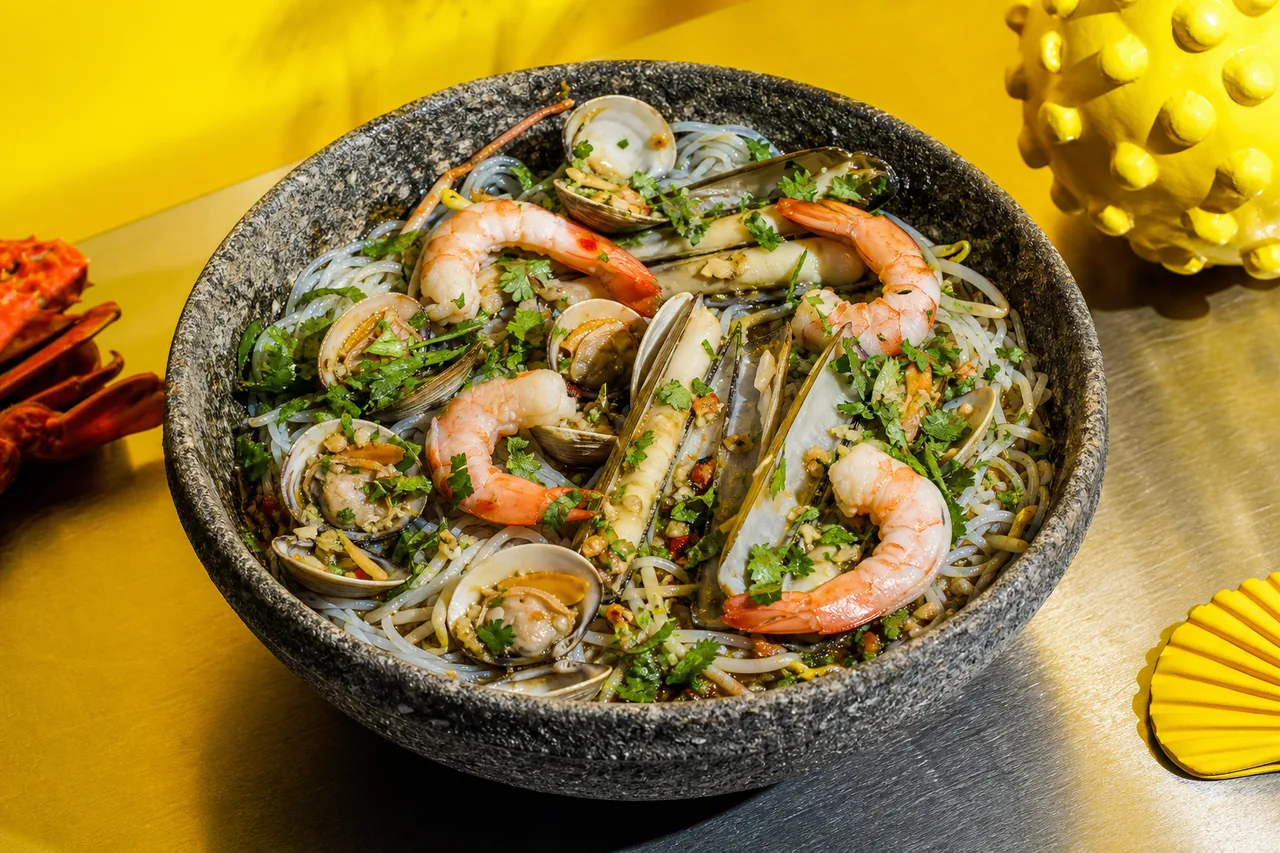 Fruits de mer vapeur aux vermicelles de riz et coriandre