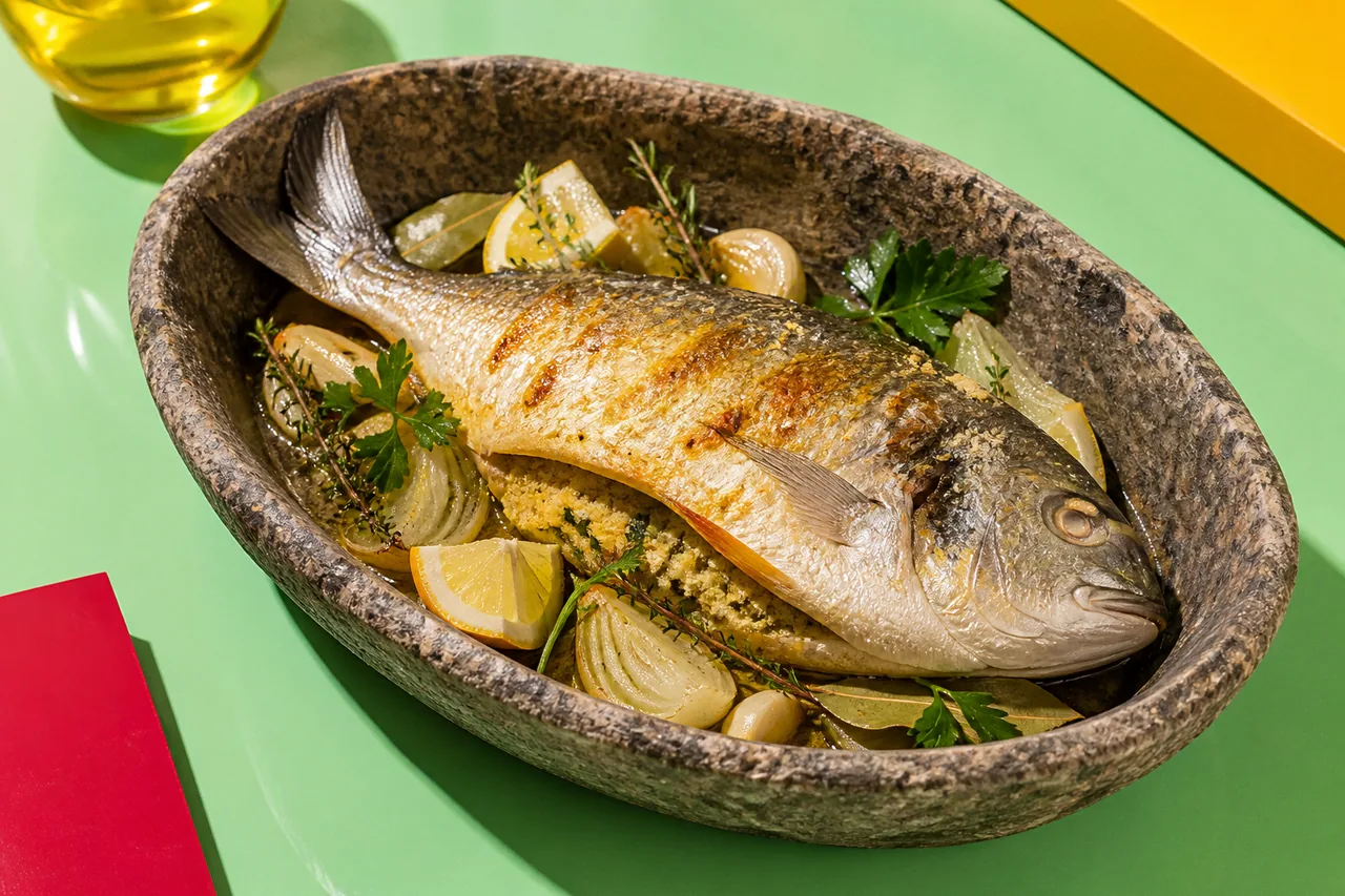Saupe (Sarpa salpa) farcie aux herbes de Provence, cuite entière au four