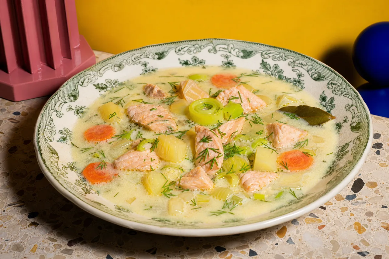 Lohikeitto (soupe finlandaise crémeuse au saumon)